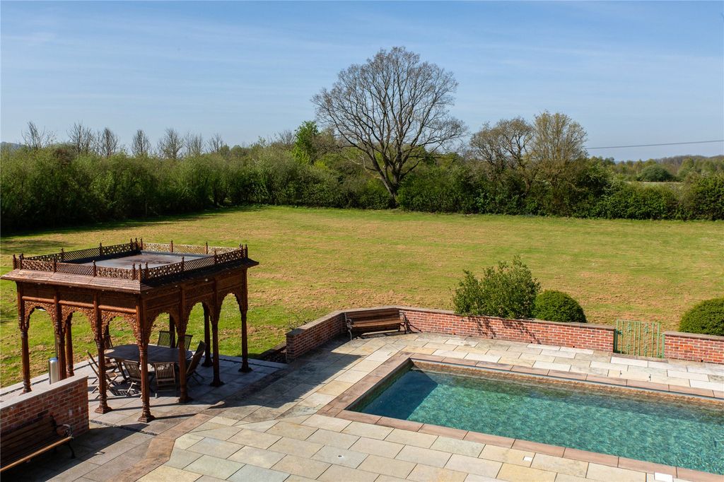 Property photo 2 of 39 Garden Pool
