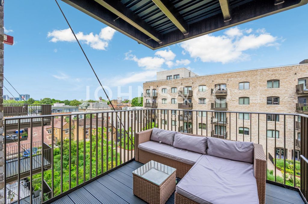 Property photo 2 of 17