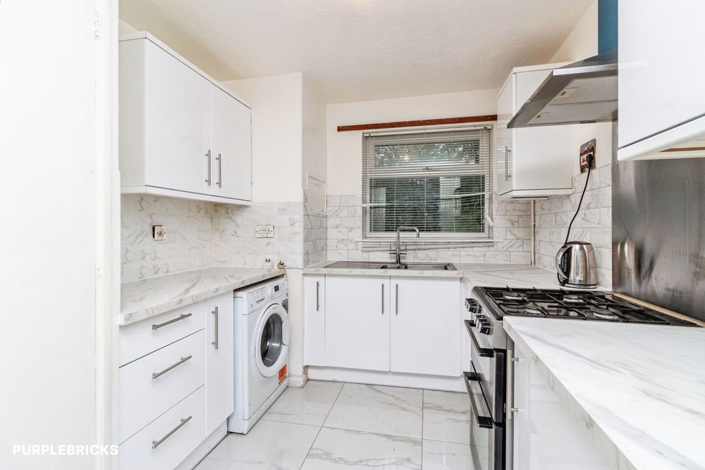 Property photo 3 of 20 Kitchen