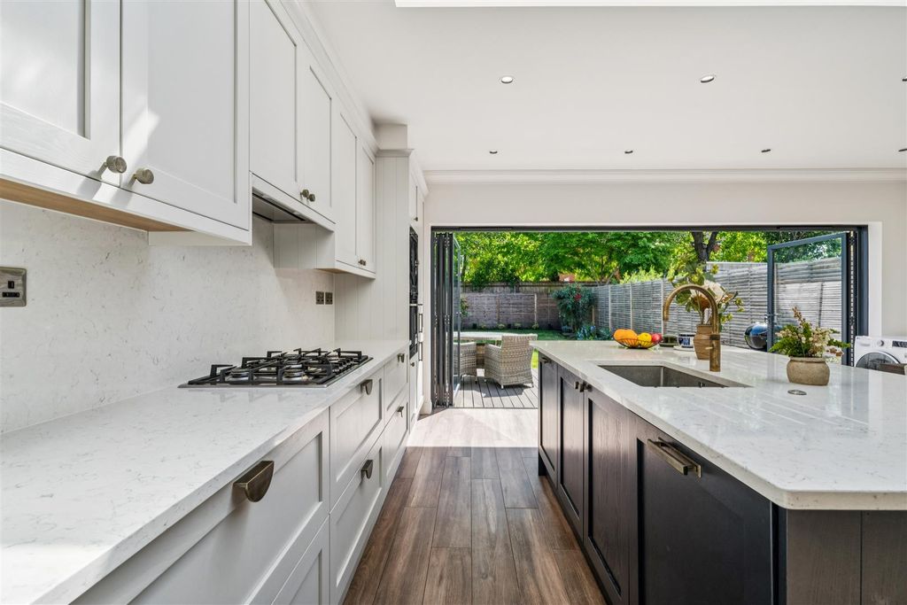 Property photo 2 of 16 For Sale - Wendell Road, W4