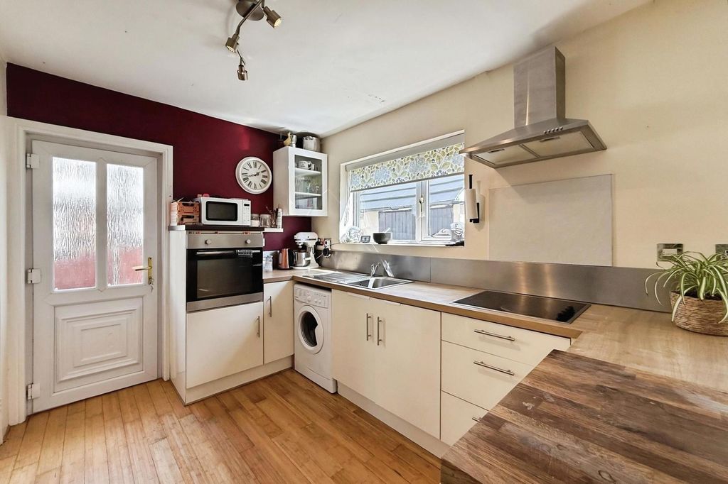 Property photo 2 of 16 Kitchen Dining Room