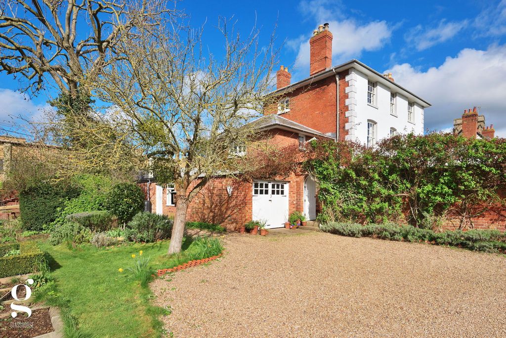 Property photo 2 of 46