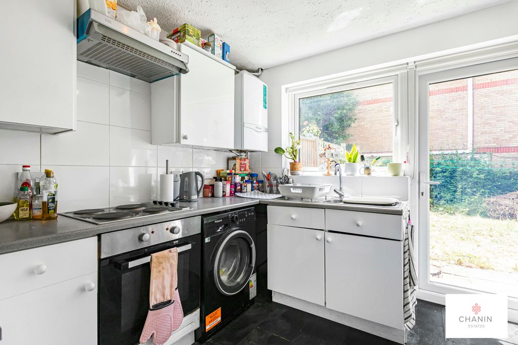 Property photo 2 of 27