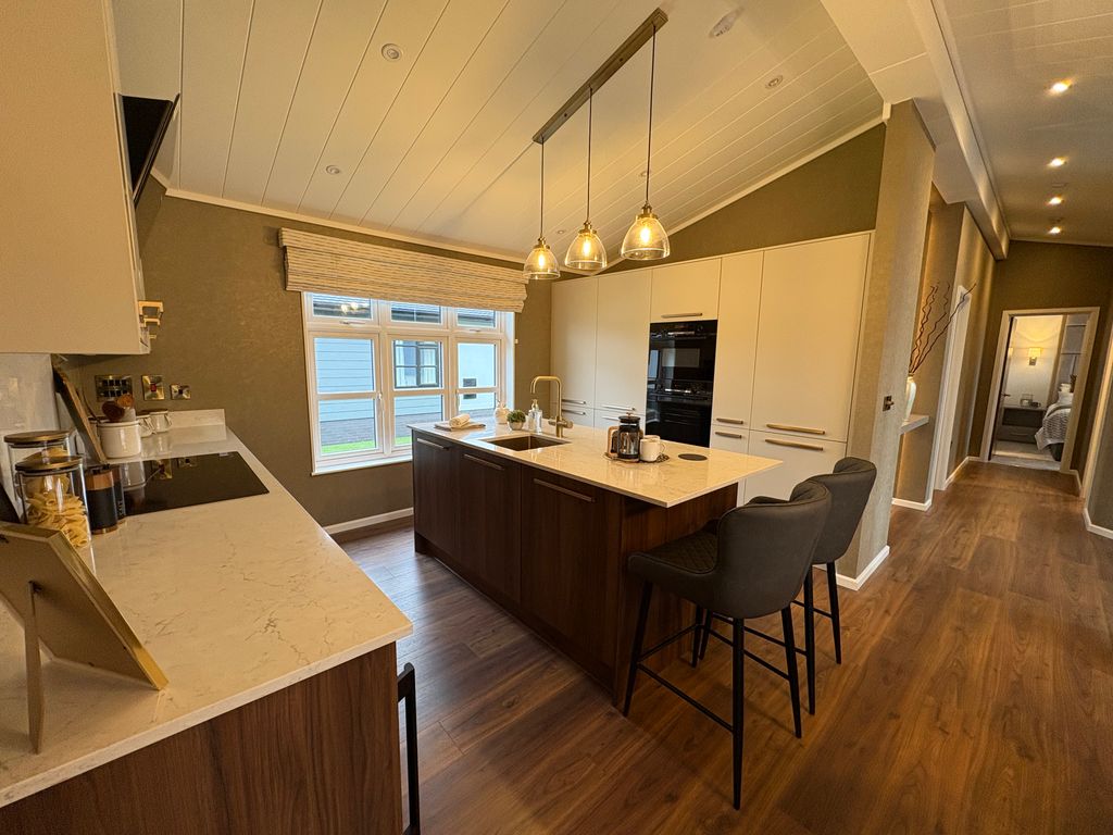 Property photo 3 of 14 Kitchen