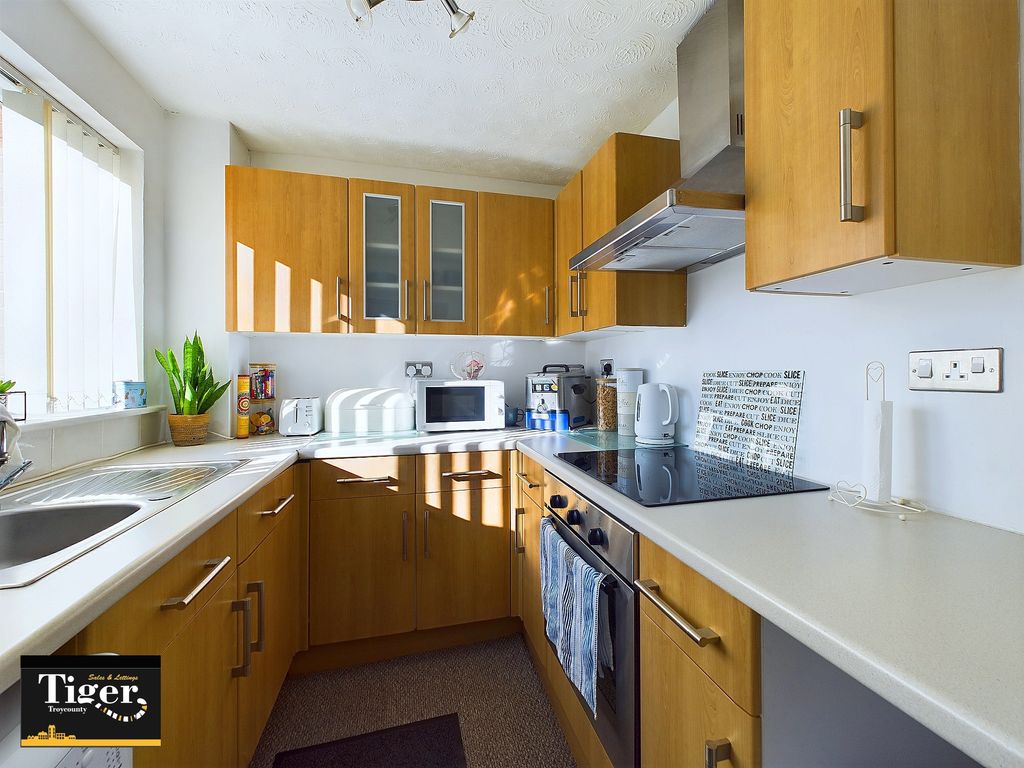 Property photo 2 of 9 Cam03440G0-Pr0176-Still005