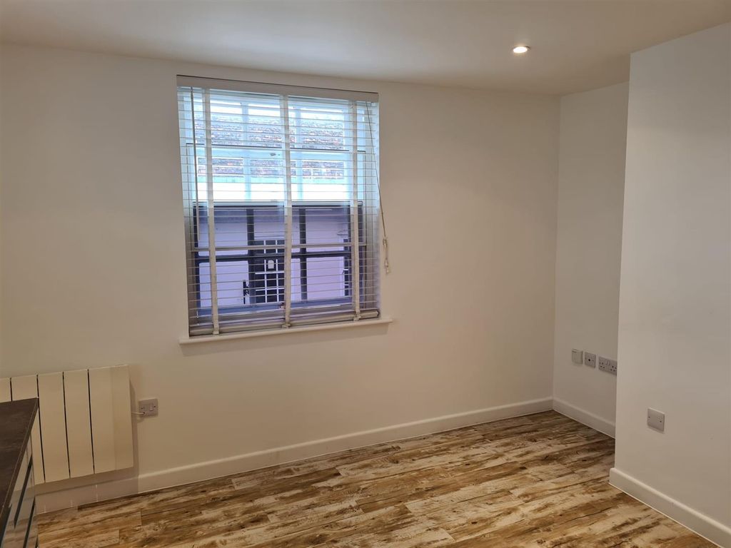 Property photo 1 of 6 1000013344.Jpg