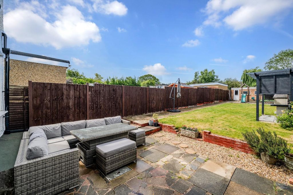 Property photo 3 of 14 Stoneleigh Avenue
