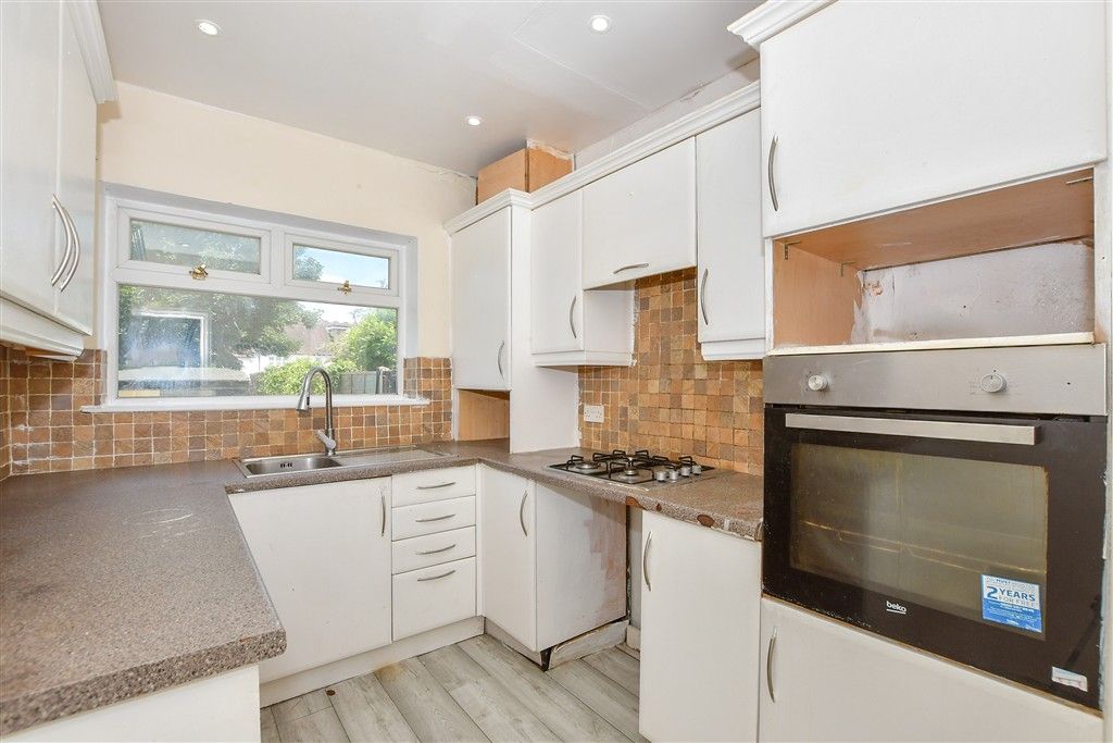 Property photo 3 of 8 Kitchen