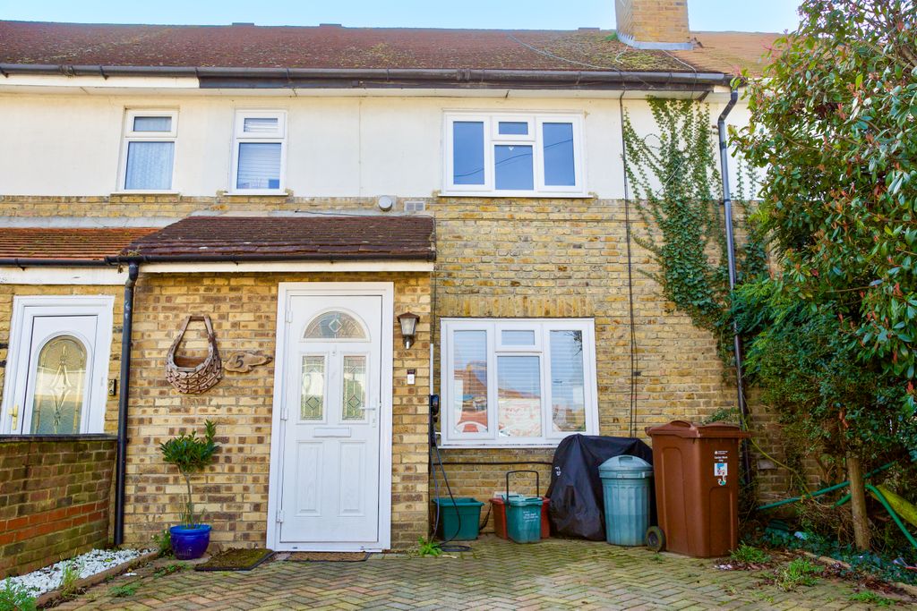 Property photo 1 of 15 Front Driveway