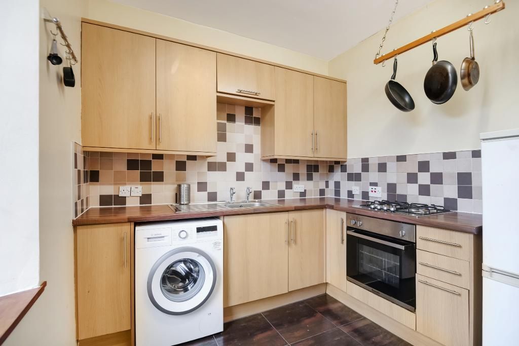 Property photo 3 of 18 Kitchen