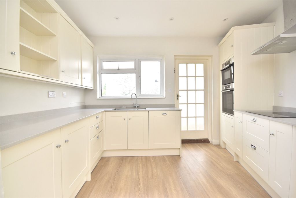 Property photo 3 of 12 Kithcen