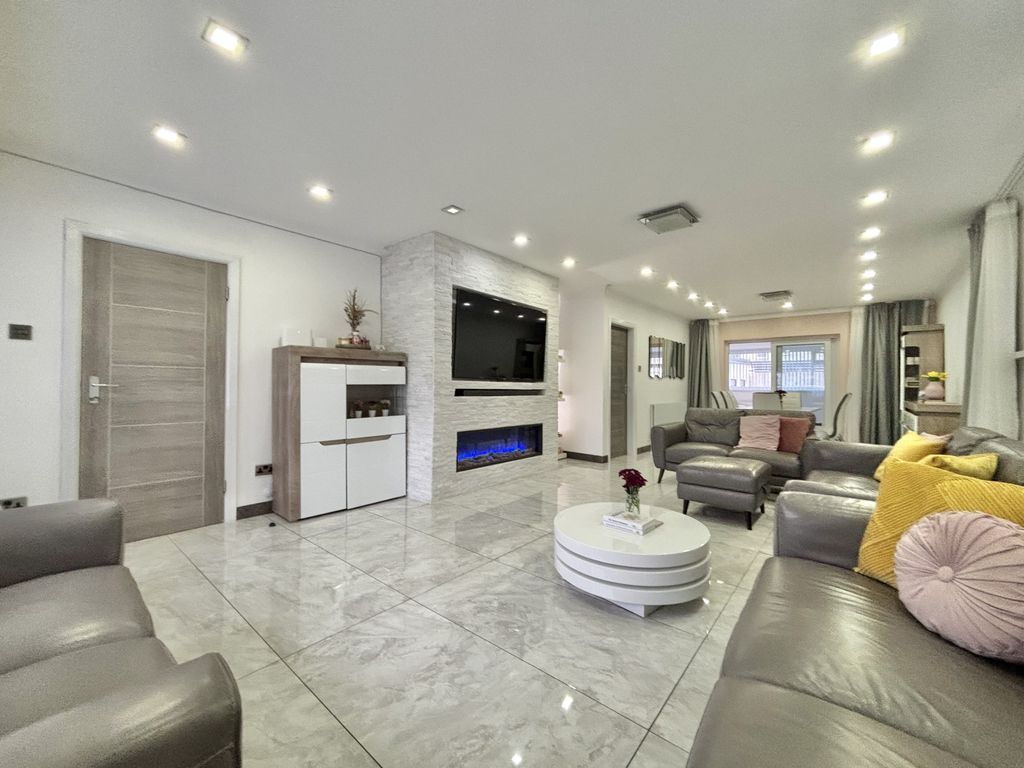 Property photo 2 of 33