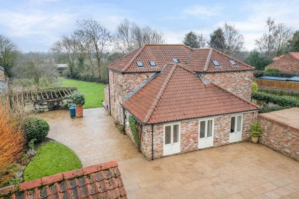 Property photo 1 of 22 Front Exterior