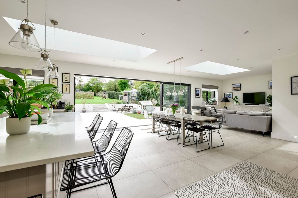 Property photo 2 of 50