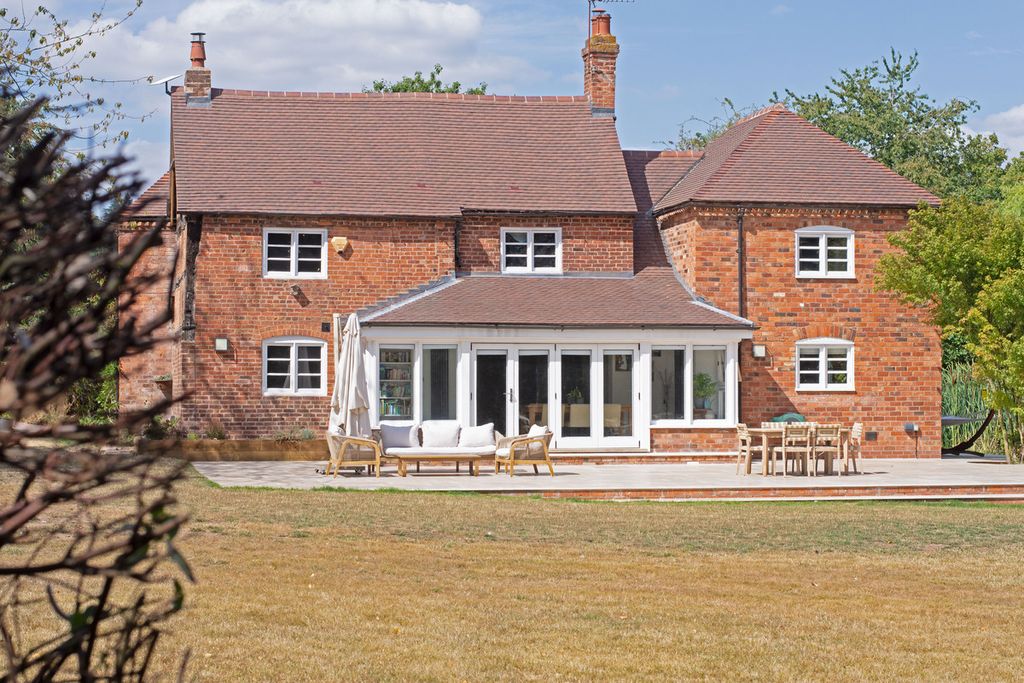 Property photo 2 of 48