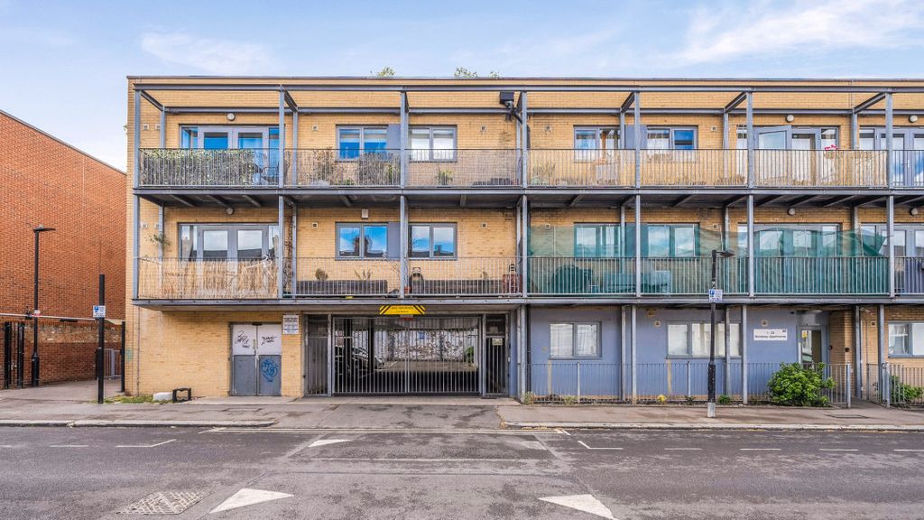 Property photo 1 of 11