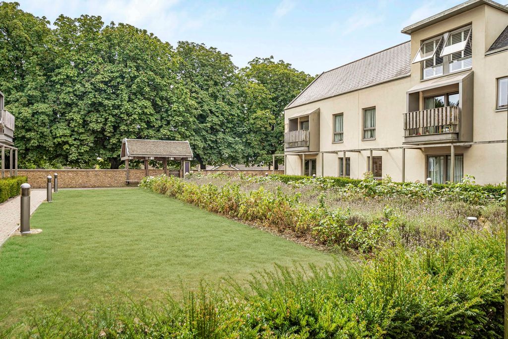 Property photo 1 of 16 Communal Garden