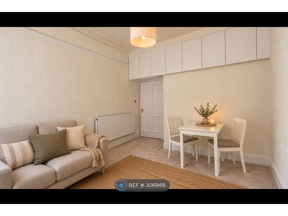 Property photo 2 of 8 Lounge/Dining
