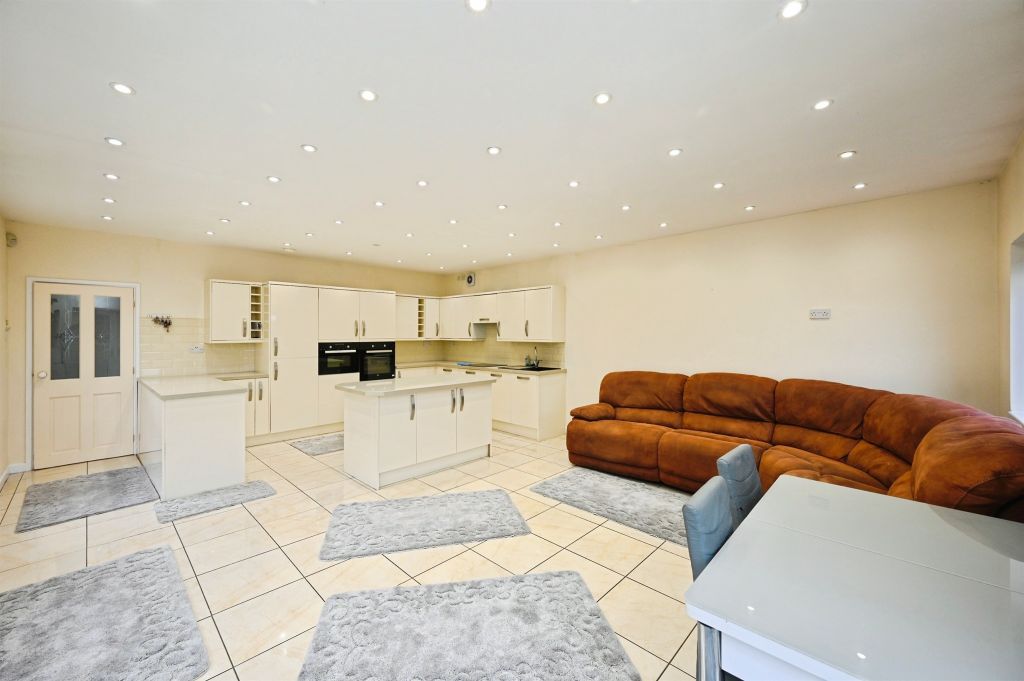 Property photo 2 of 32