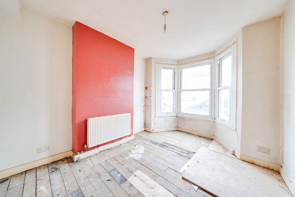 Property photo 2 of 8