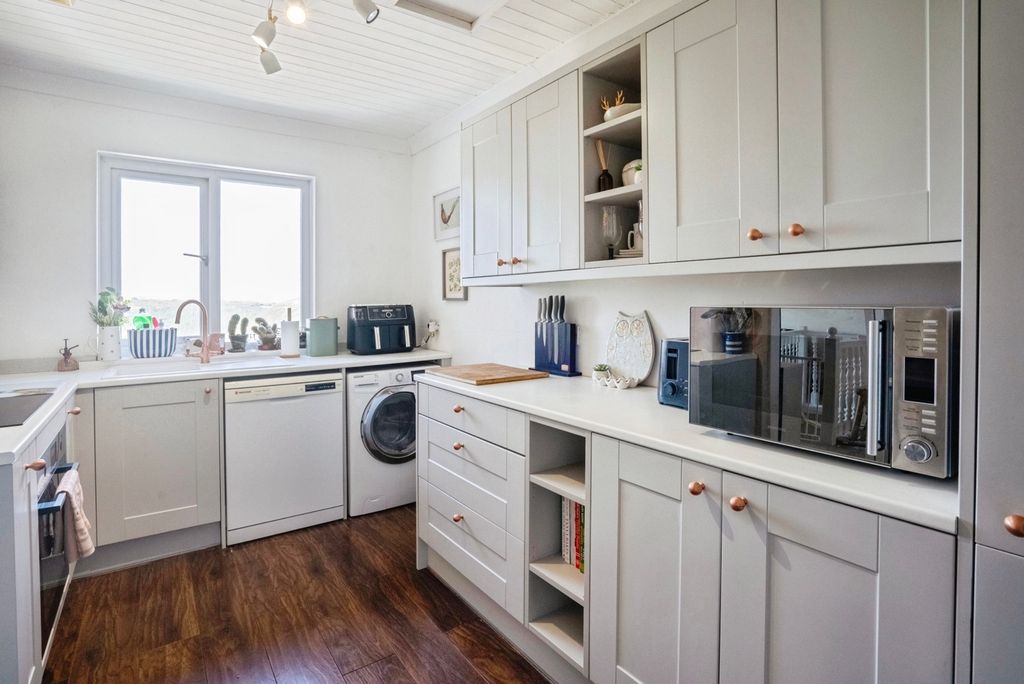 Property photo 2 of 17 Kitchen