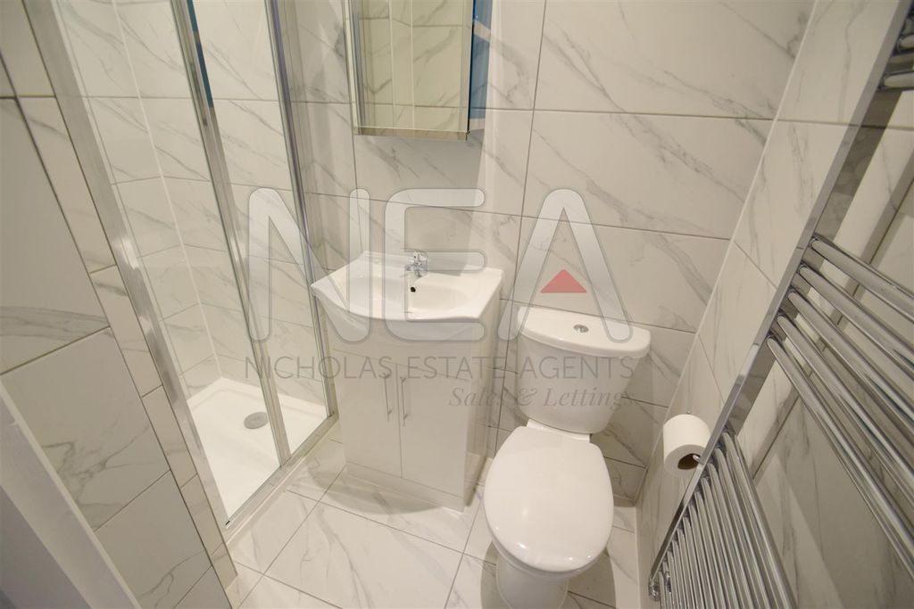 Property photo 2 of 9 Bedroom Five & Ensuite