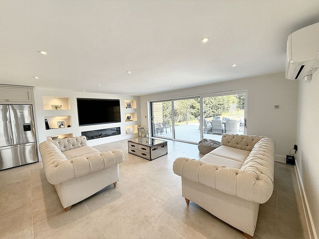 Property photo 3 of 38