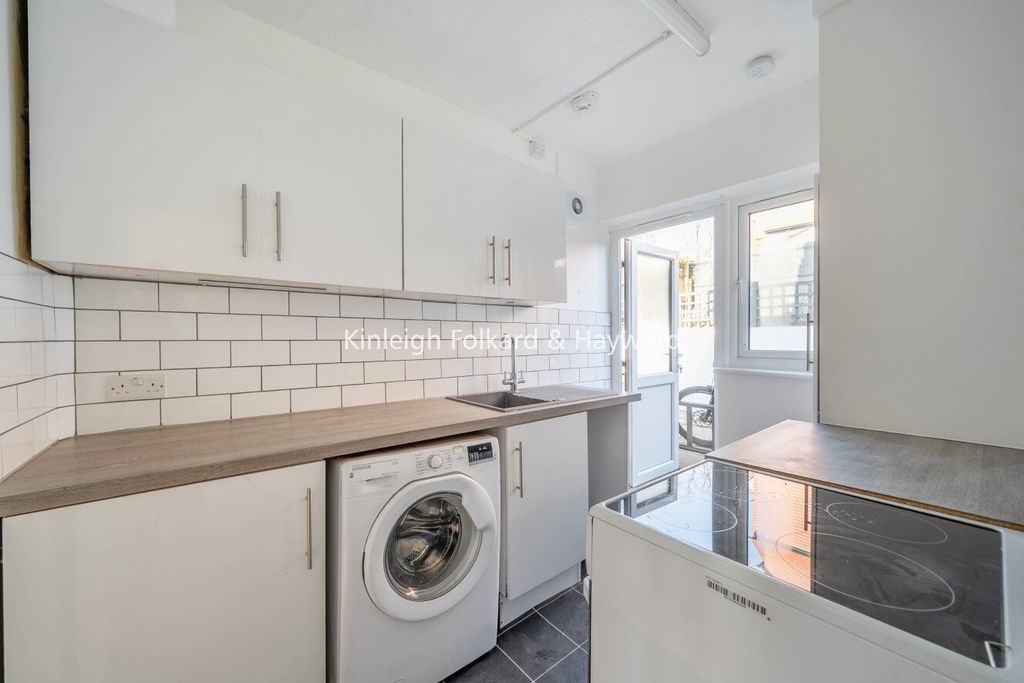 Property photo 2 of 8 Picture No. 21