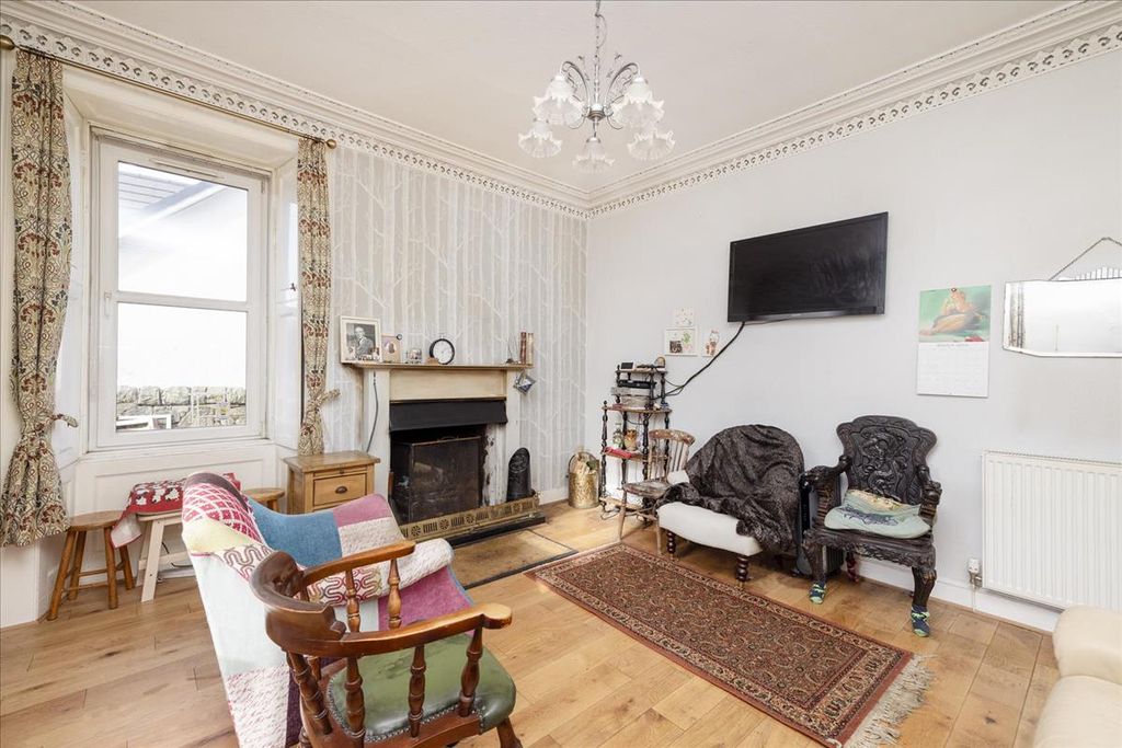 Property photo 3 of 27