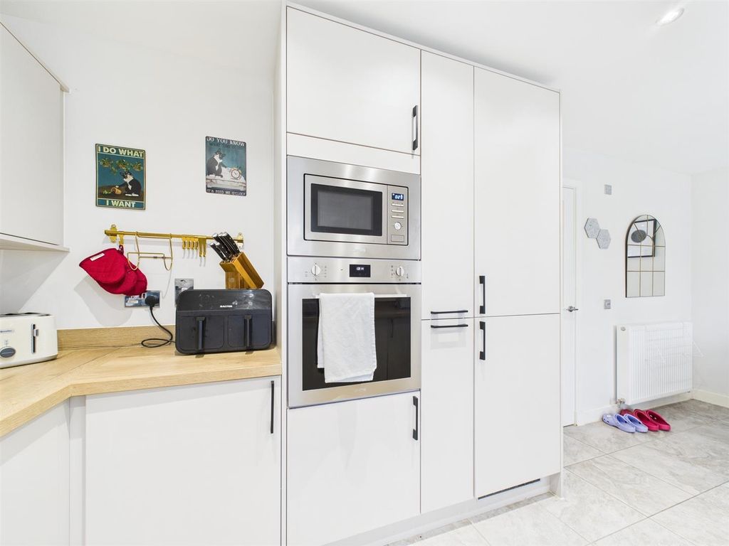 Property photo 3 of 21 Cam01486G0-Pr0895-Still003.Jpg