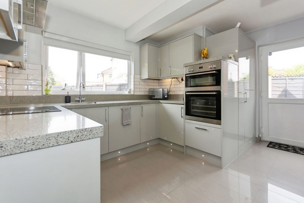 Property photo 2 of 17 Kitchen