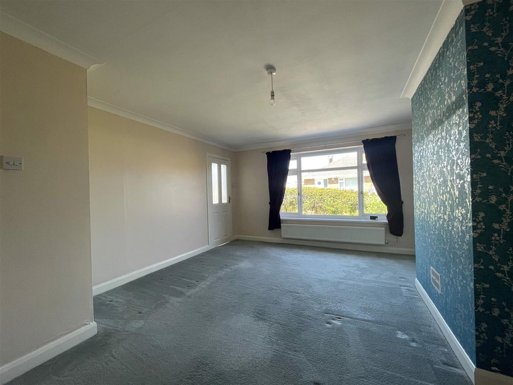 Property photo 2 of 15 Lounge