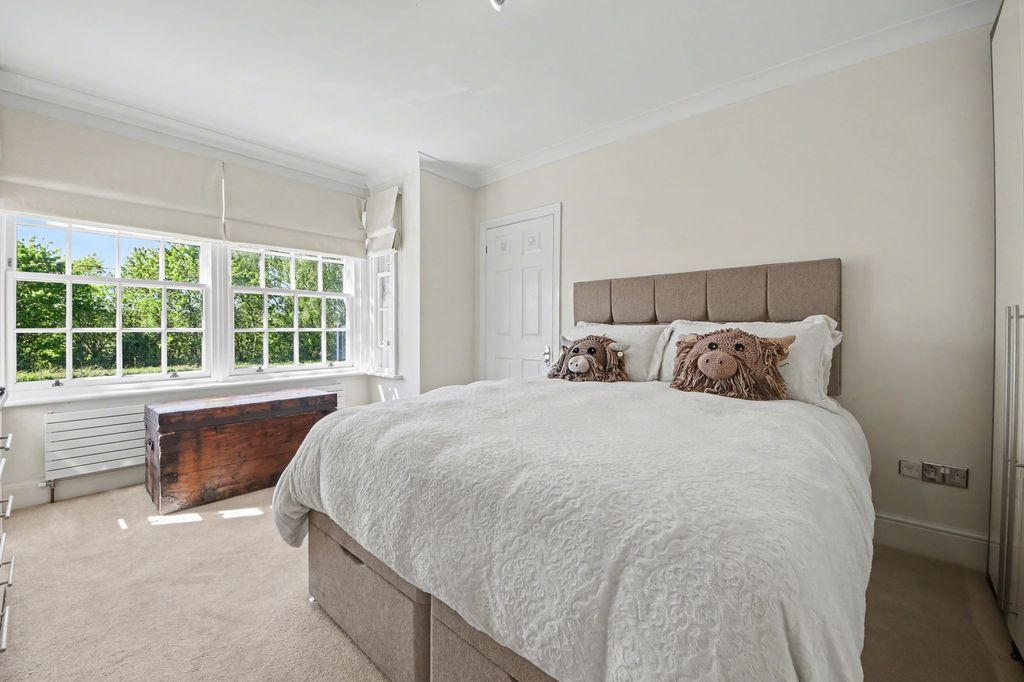 Additional image 16 of 4 bed detached house for salePortsmouth Road, Southampton SO19