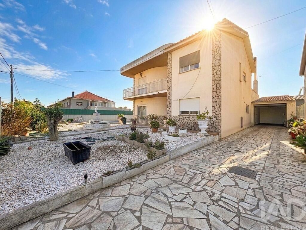 Property photo 2 of 33