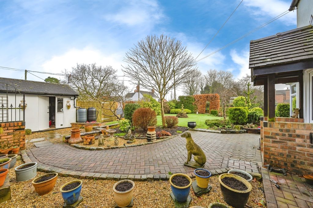 Property photo 2 of 17 Gardens: