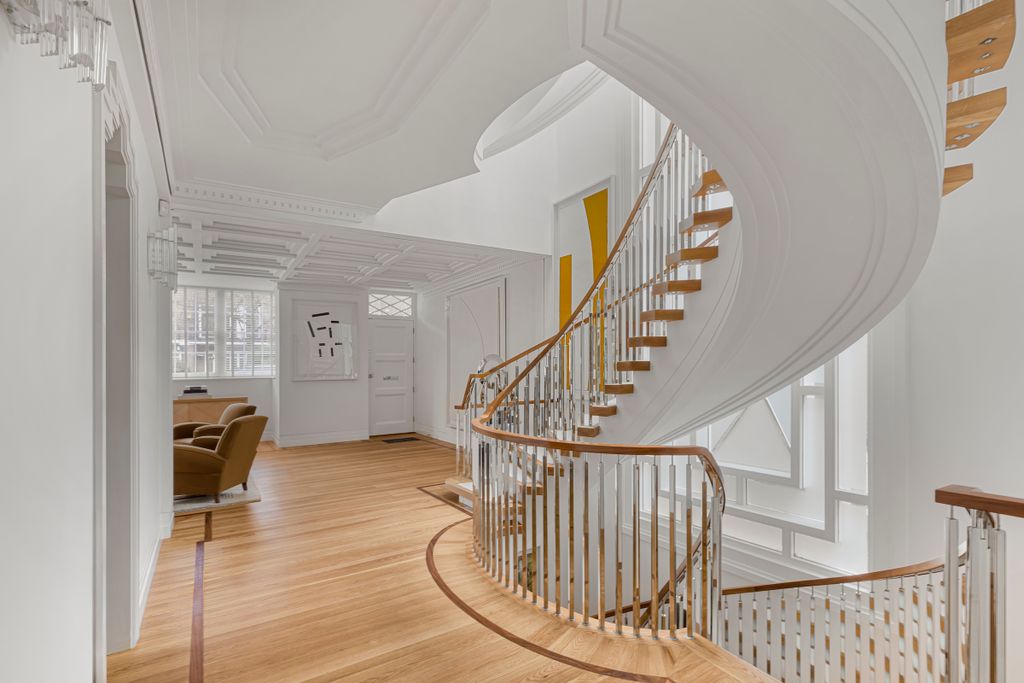 Property photo 3 of 38