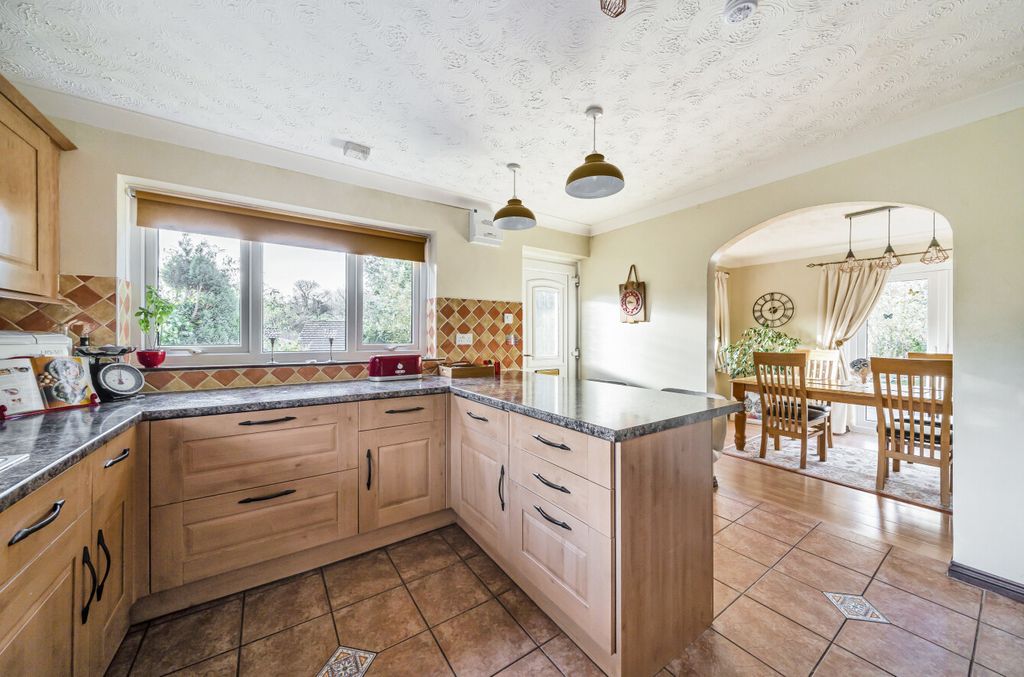 Property photo 3 of 23 Kitchen