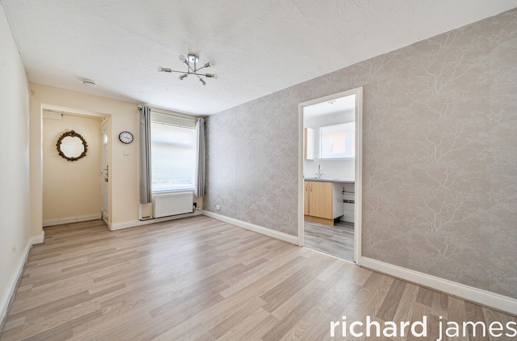 Property photo 2 of 14 14740A1Af2Ae45d9A0A9d854281F0570