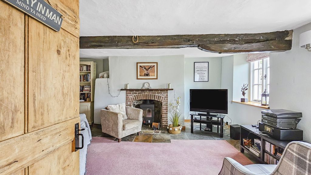 Property photo 2 of 25