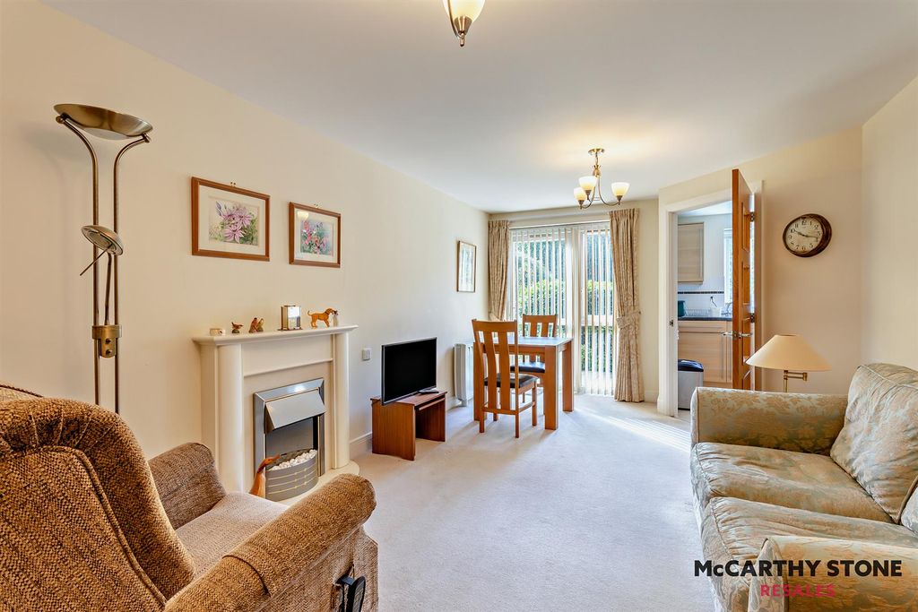 Property photo 3 of 30 8619666-Interior03-800.Jpg