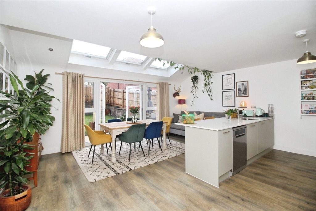 Property photo 2 of 17 Living Kitchen