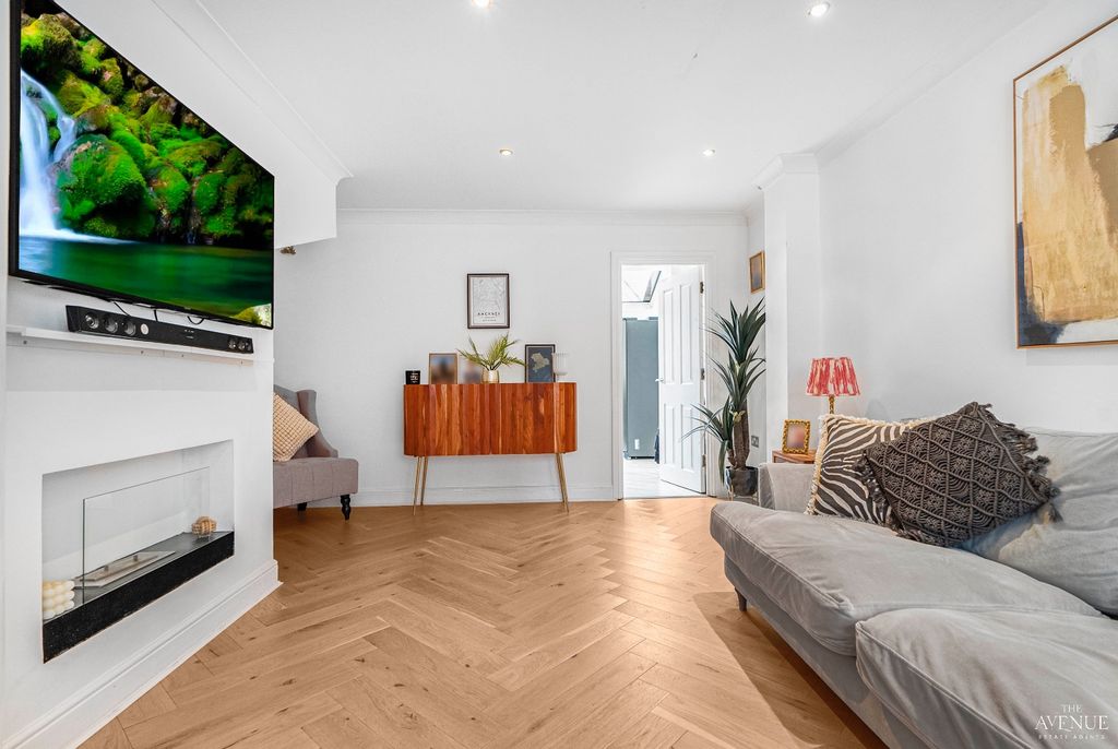 Property photo 1 of 10 4594172