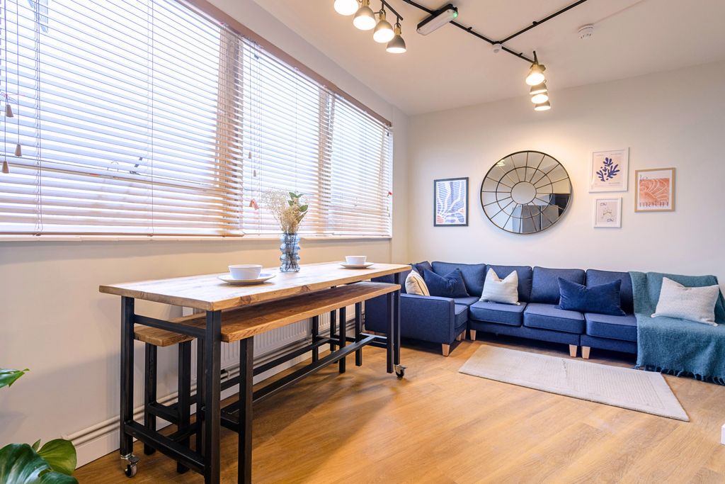 Property photo 1 of 10 Photo 0