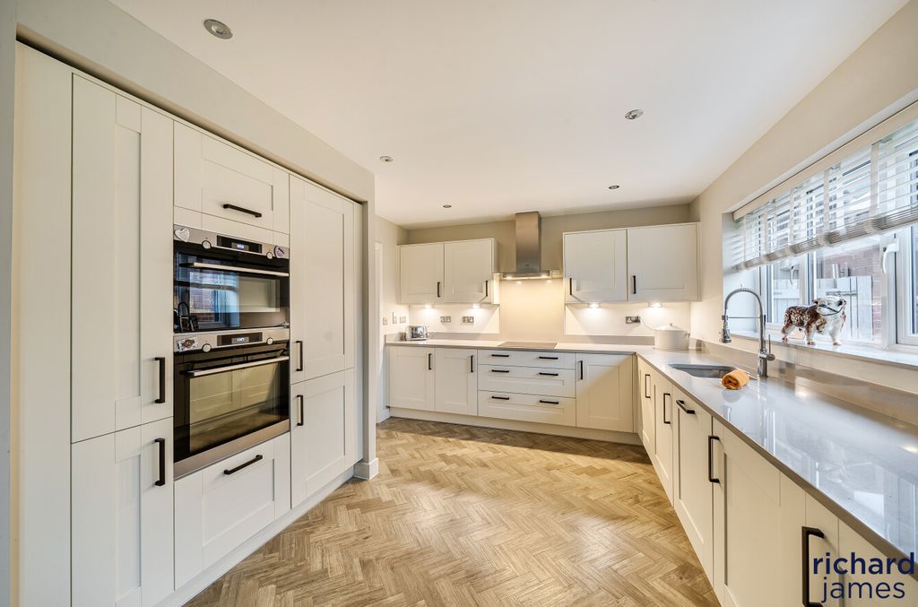 Property photo 2 of 20 7A5Ebed30Ae343Ae902d63Cfa389d662