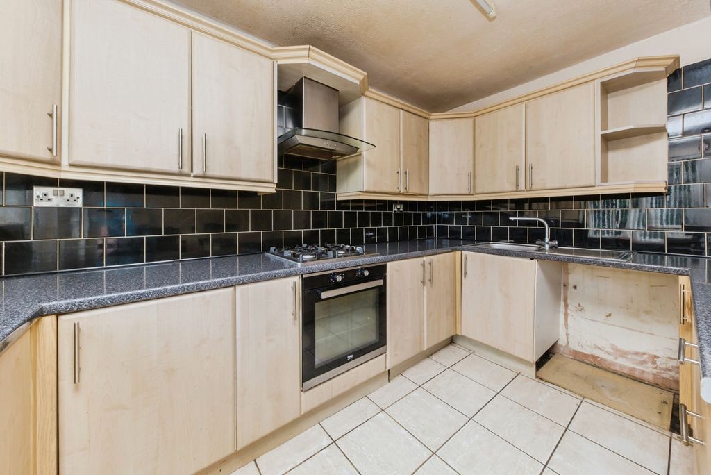 Property photo 2 of 17 Photo
