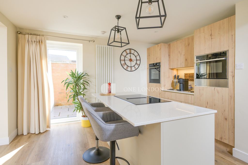 Property photo 2 of 47