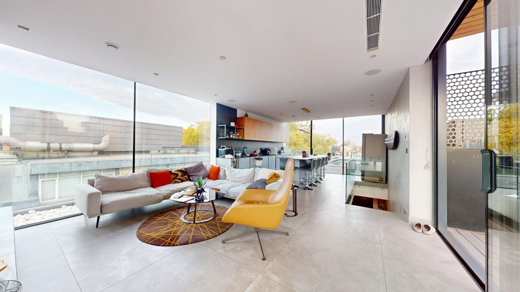 Property photo 2 of 30