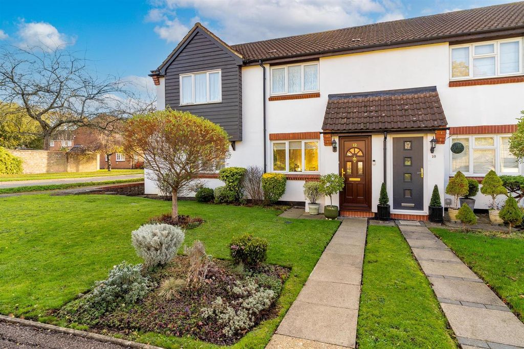 Property photo 1 of 13 Pinewood Close