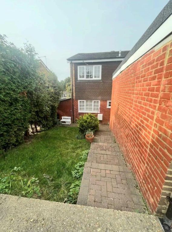 Property photo 1 of 12 Front Garden