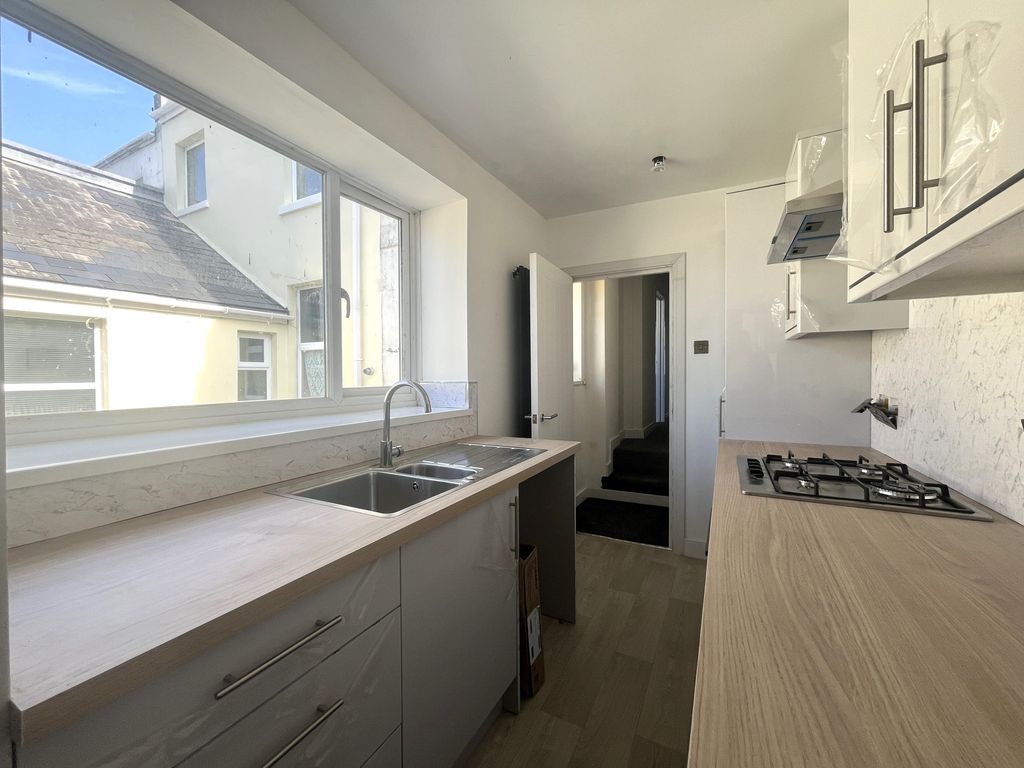 Property photo 2 of 8 Kitchen 2